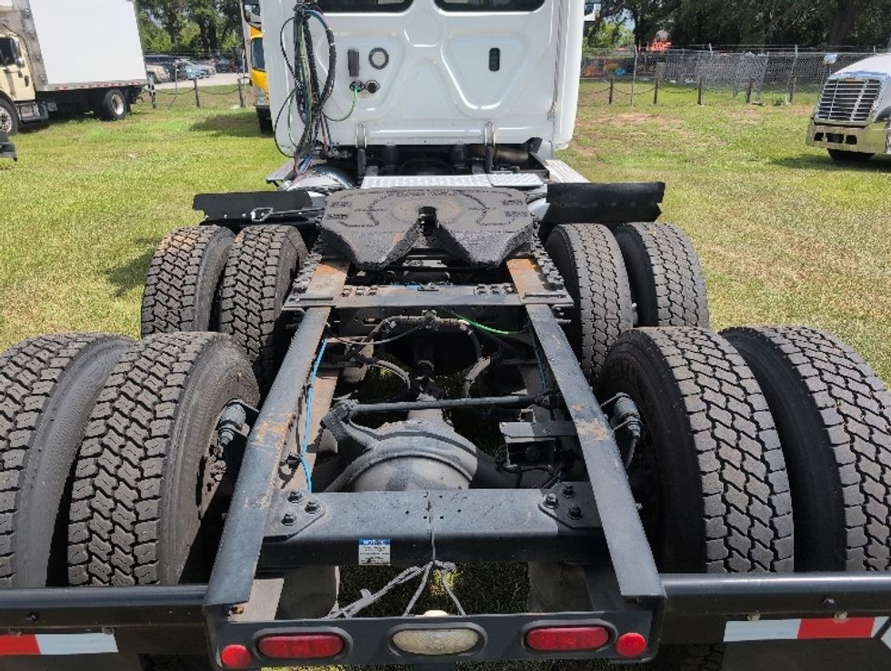 Day Cab Tractor-Heavy Duty Tractors-Freightliner-2020-T11664ST-Ocala-FL-397,427\n\t\tmiles-$ 51,750 - Image 6