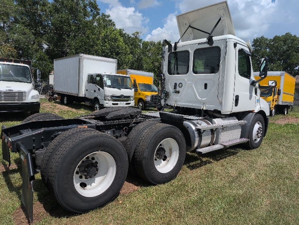 Day Cab Tractor-Heavy Duty Tractors-Freightliner-2020-T11664ST-Ocala-FL-397,427\n\t\tmiles-$ 51,750 - Image 7