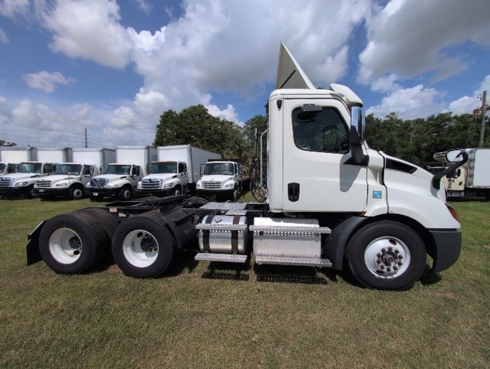 Day Cab Tractor-Heavy Duty Tractors-Freightliner-2020-T11664ST-Ocala-FL-397,427\n\t\tmiles-$ 51,750 - Image 8