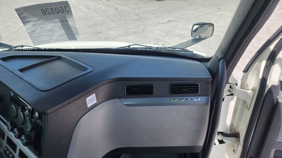 2020 Freightliner Cascadia 116" Day cab photo 13