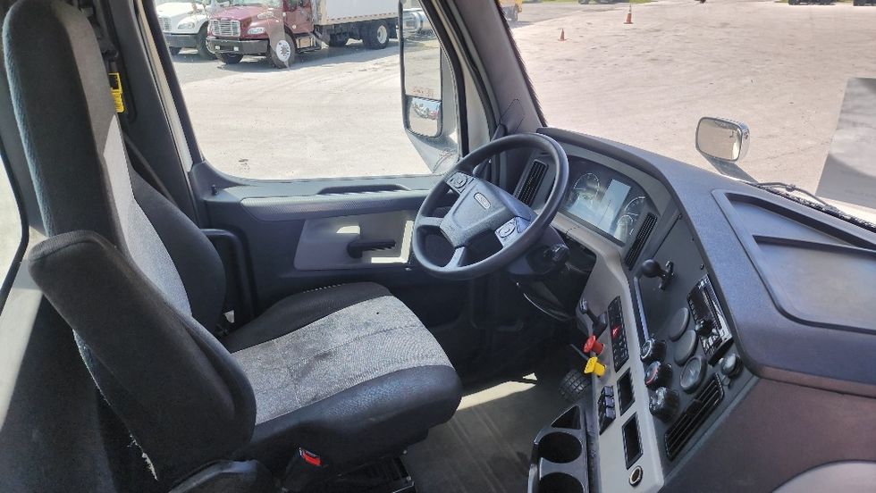 Day Cab Tractor-Heavy Duty Tractors-Freightliner-2020-T11664ST-Ocala-FL-419,521\n\t\tmiles-$ 50,750 - Image 14