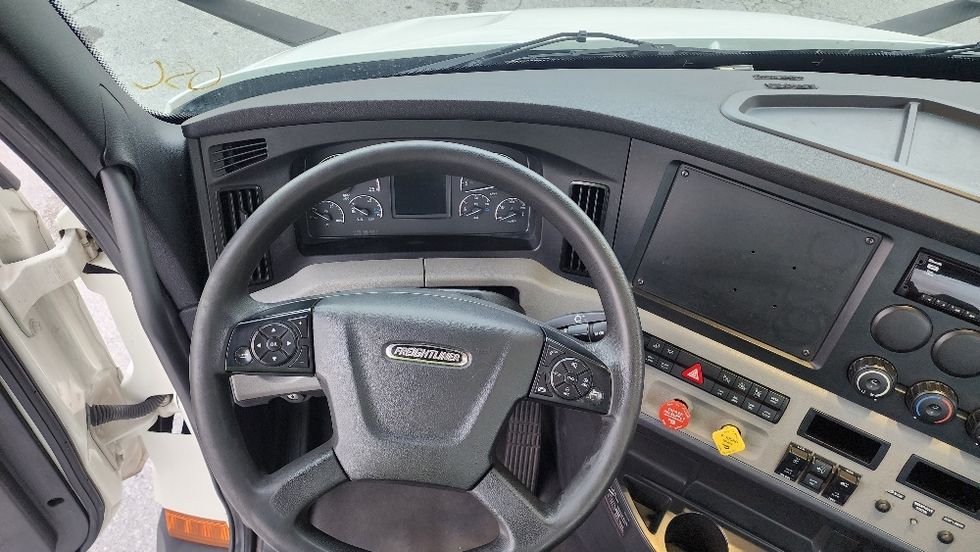 Day Cab Tractor-Heavy Duty Tractors-Freightliner-2020-T11664ST-Ocala-FL-459,775\n\t\tmiles-$ 47,500 - Image 11
