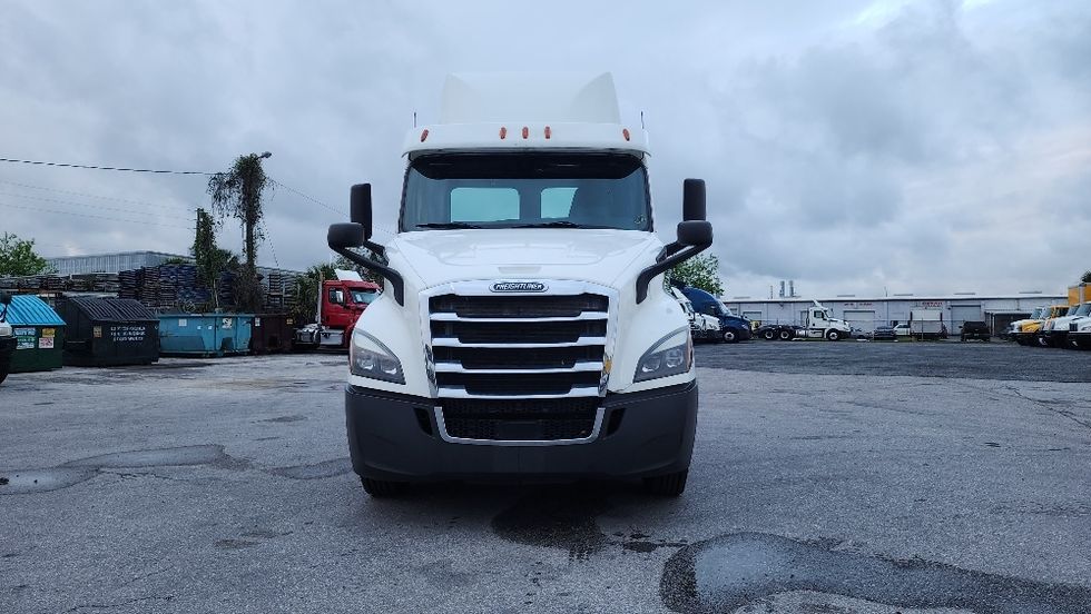 Day Cab Tractor-Heavy Duty Tractors-Freightliner-2020-T11664ST-Ocala-FL-459,775\n\t\tmiles-$ 47,500 - Image 2