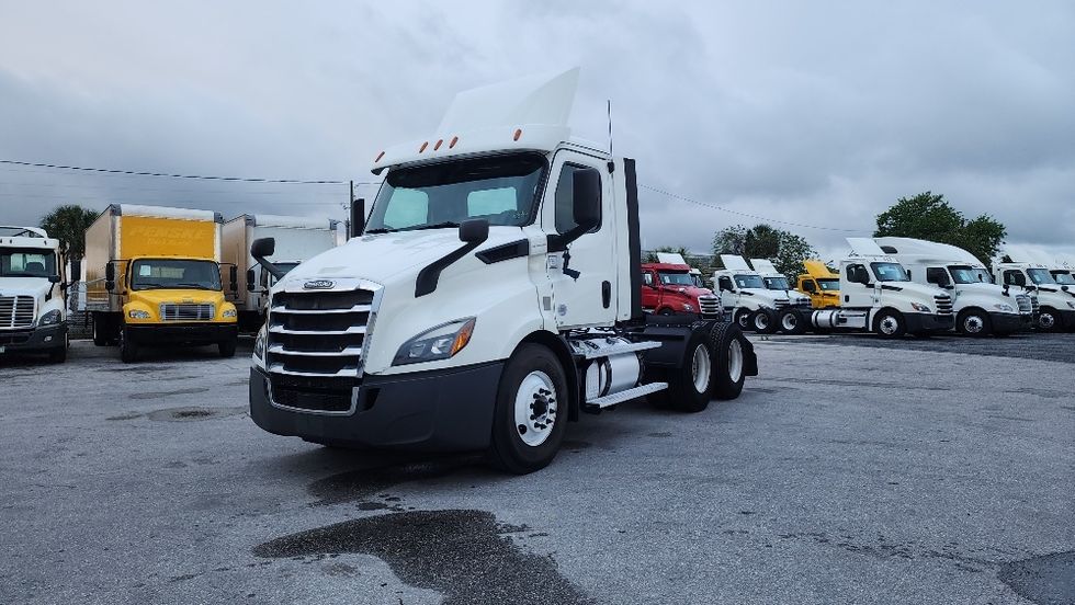 Day Cab Tractor-Heavy Duty Tractors-Freightliner-2020-T11664ST-Ocala-FL-459,775\n\t\tmiles-$ 47,500 - Image 3