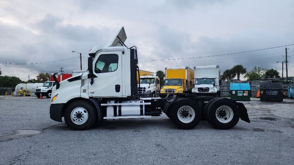 Day Cab Tractor-Heavy Duty Tractors-Freightliner-2020-T11664ST-Ocala-FL-459,775\n\t\tmiles-$ 47,500 - Image 4