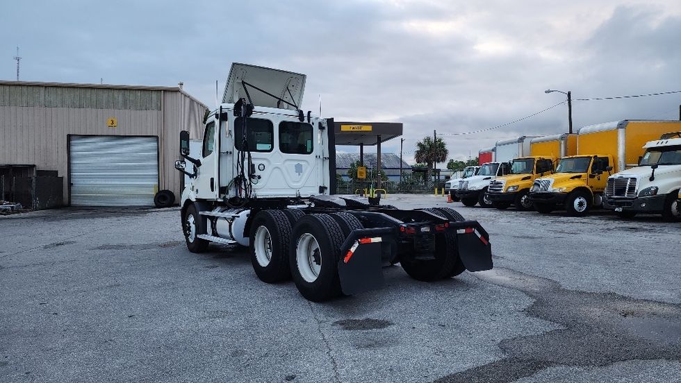 Day Cab Tractor-Heavy Duty Tractors-Freightliner-2020-T11664ST-Ocala-FL-459,775\n\t\tmiles-$ 47,500 - Image 5