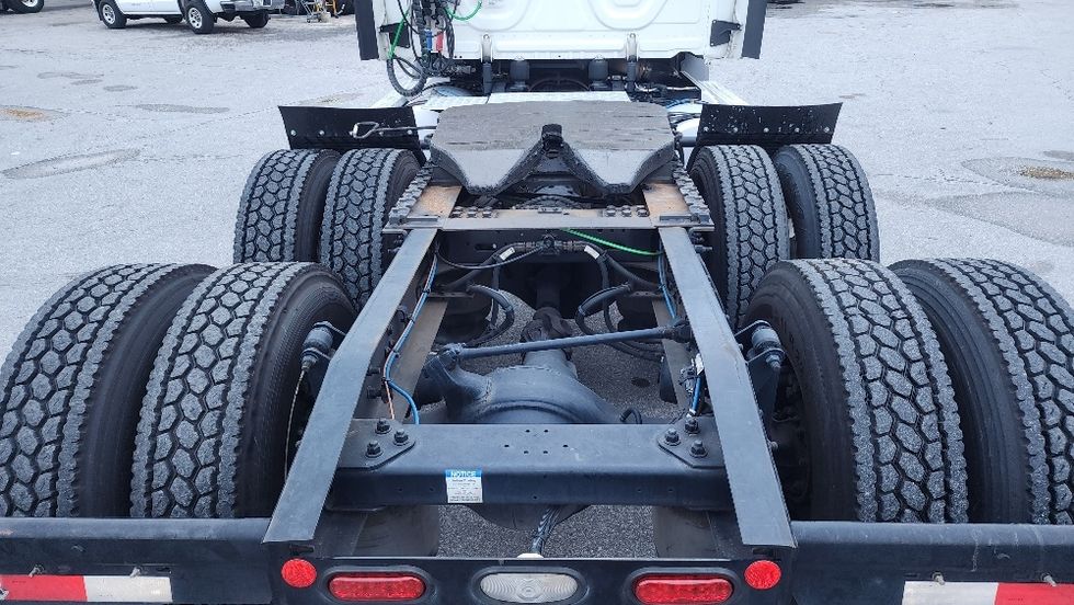 Day Cab Tractor-Heavy Duty Tractors-Freightliner-2020-T11664ST-Ocala-FL-459,775\n\t\tmiles-$ 47,500 - Image 6