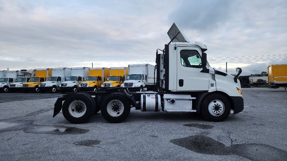 Day Cab Tractor-Heavy Duty Tractors-Freightliner-2020-T11664ST-Ocala-FL-459,775\n\t\tmiles-$ 47,500 - Image 8