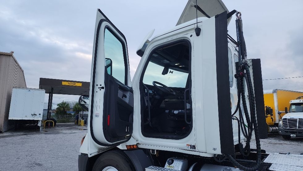 Day Cab Tractor-Heavy Duty Tractors-Freightliner-2020-T11664ST-Ocala-FL-459,775\n\t\tmiles-$ 47,500 - Image 9