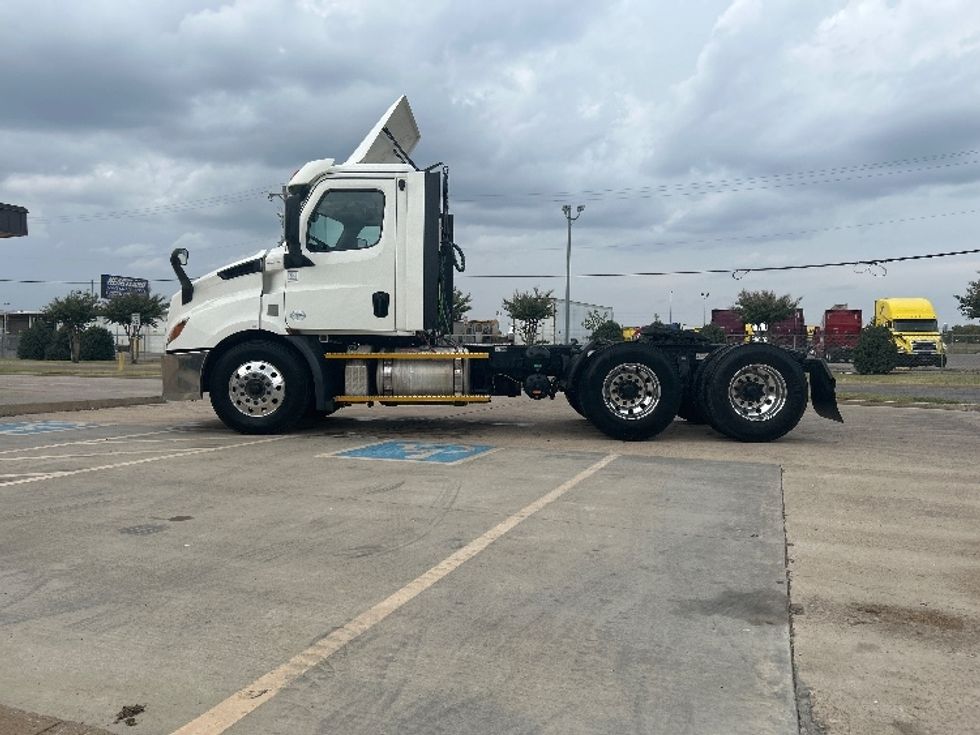 Day Cab Tractor-Heavy Duty Tractors-Freightliner-2020-T11664ST-Oklahoma City-OK-433,981\n\t\tmiles-$ 50,500 - Image 4