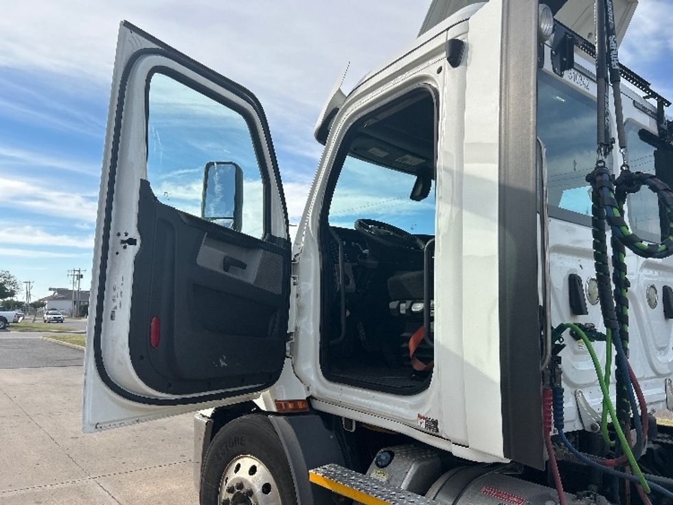 Day Cab Tractor-Heavy Duty Tractors-Freightliner-2020-T11664ST-Oklahoma City-OK-433,981\n\t\tmiles-$ 50,500 - Image 9