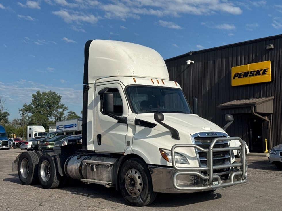 Day Cab Tractor-Heavy Duty Tractors-Freightliner-2020-T11664ST-Omaha-NE-396,208\n\t\tmiles-$ 55,500 - Image 1