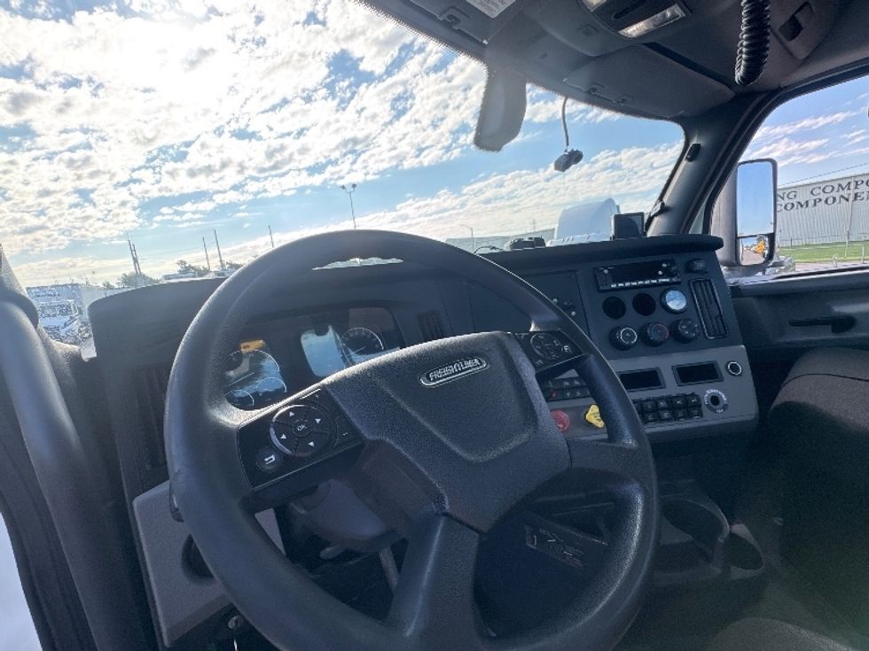 Day Cab Tractor-Heavy Duty Tractors-Freightliner-2020-T11664ST-Omaha-NE-396,208\n\t\tmiles-$ 55,500 - Image 10