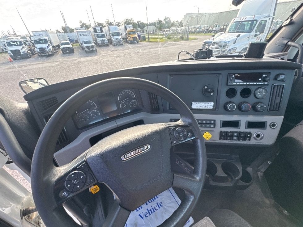 Day Cab Tractor-Heavy Duty Tractors-Freightliner-2020-T11664ST-Omaha-NE-396,208\n\t\tmiles-$ 55,500 - Image 11