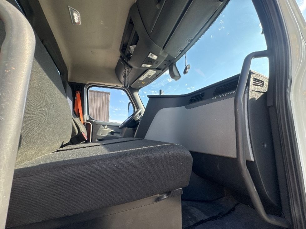 Day Cab Tractor-Heavy Duty Tractors-Freightliner-2020-T11664ST-Omaha-NE-396,208\n\t\tmiles-$ 55,500 - Image 12