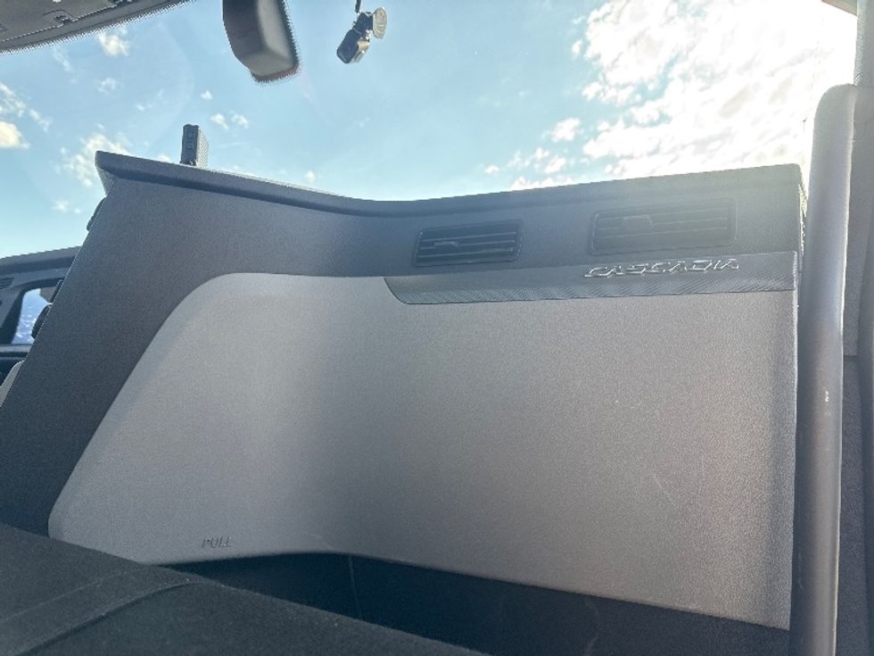 Day Cab Tractor-Heavy Duty Tractors-Freightliner-2020-T11664ST-Omaha-NE-396,208\n\t\tmiles-$ 55,500 - Image 13