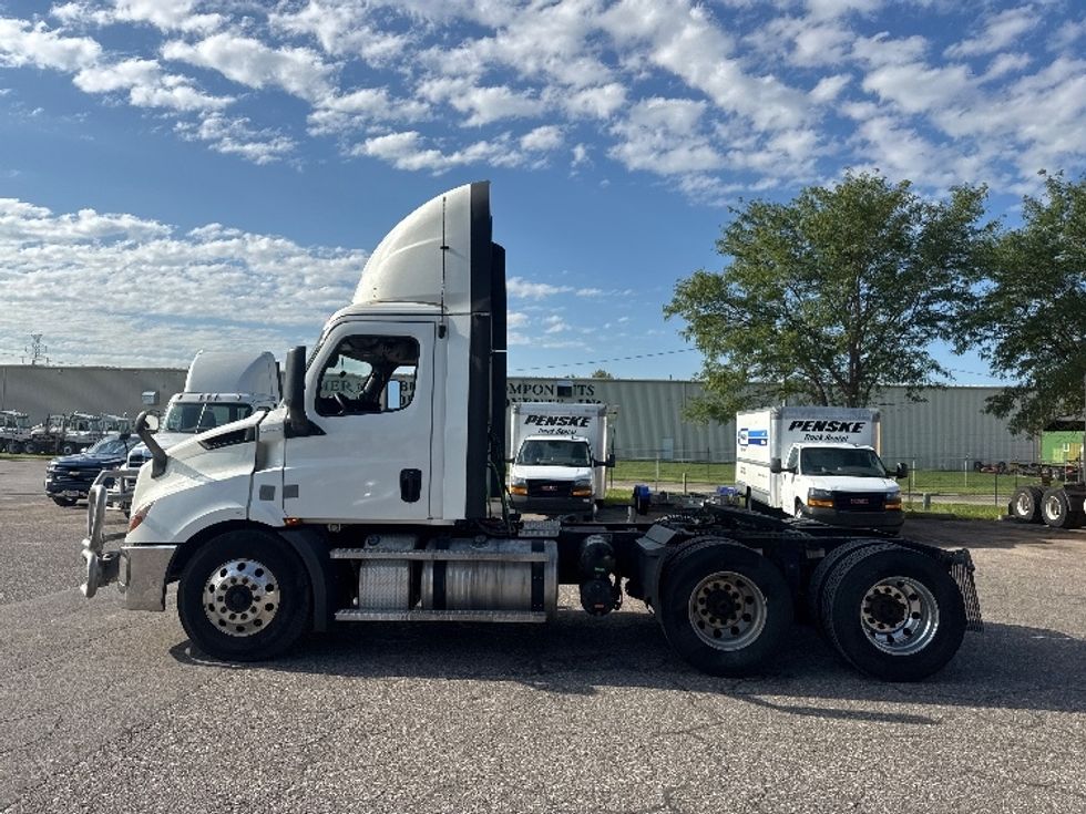 Day Cab Tractor-Heavy Duty Tractors-Freightliner-2020-T11664ST-Omaha-NE-396,208\n\t\tmiles-$ 55,500 - Image 4