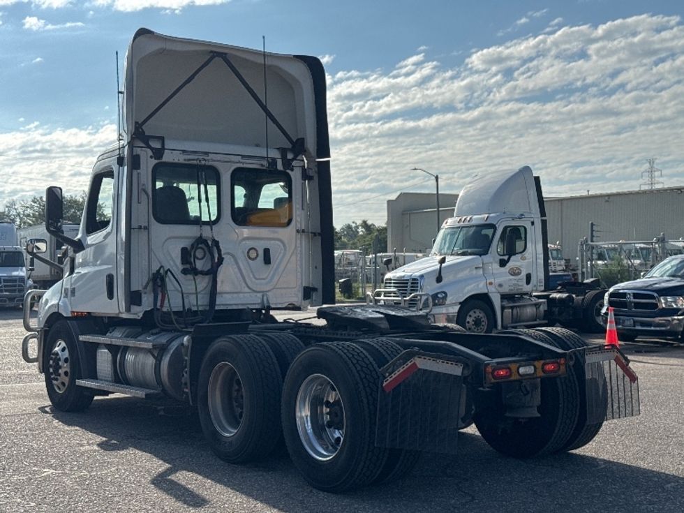 Day Cab Tractor-Heavy Duty Tractors-Freightliner-2020-T11664ST-Omaha-NE-396,208\n\t\tmiles-$ 55,500 - Image 5