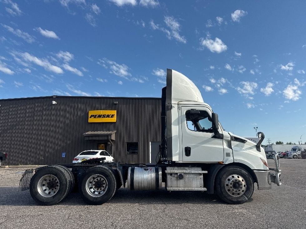 Day Cab Tractor-Heavy Duty Tractors-Freightliner-2020-T11664ST-Omaha-NE-396,208\n\t\tmiles-$ 55,500 - Image 8