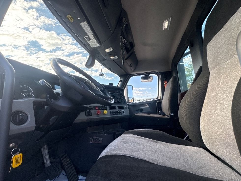 Day Cab Tractor-Heavy Duty Tractors-Freightliner-2020-T11664ST-Omaha-NE-396,208\n\t\tmiles-$ 55,500 - Image 9