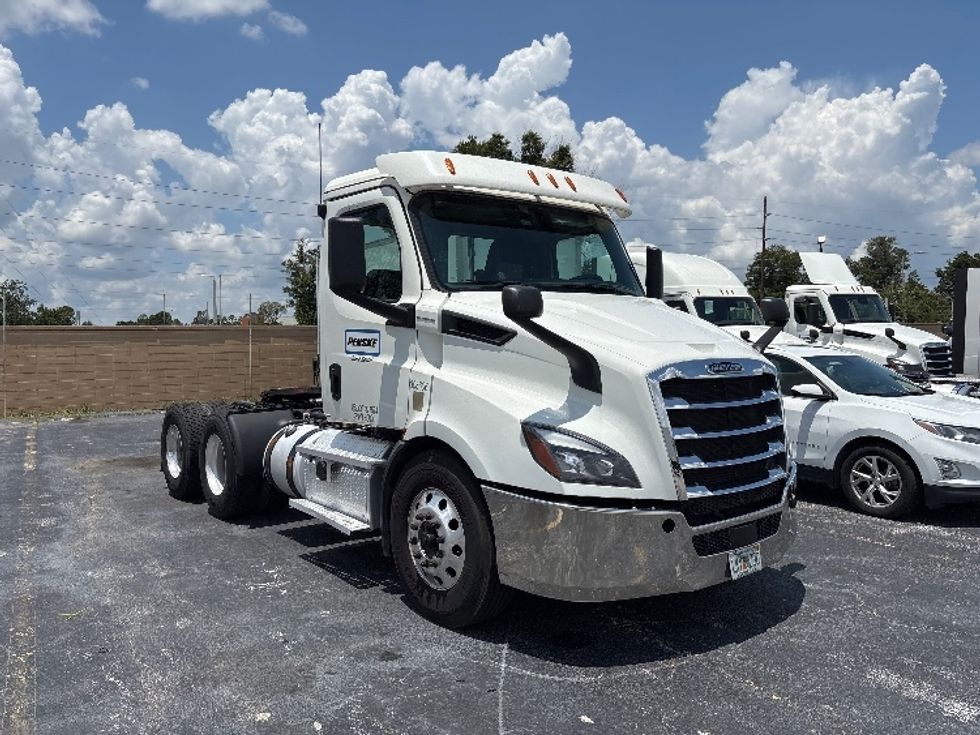 Day Cab Tractor-Heavy Duty Tractors-Freightliner-2020-T11664ST-Orlando-FL-415,328\n\t\tmiles-$ 49,000 - Image 1