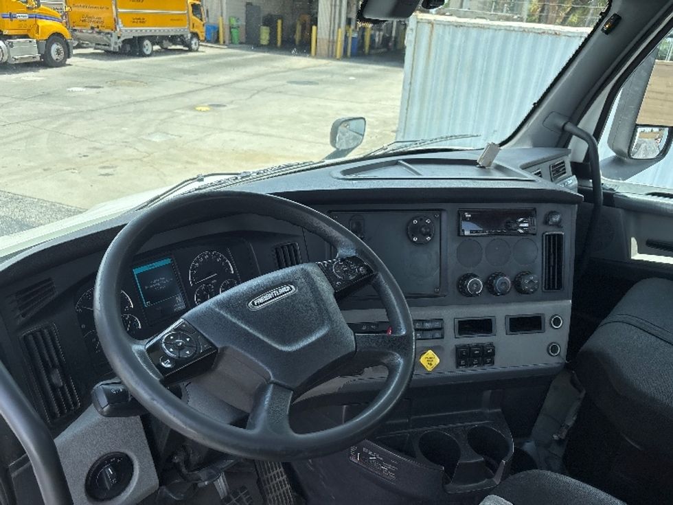 Day Cab Tractor-Heavy Duty Tractors-Freightliner-2020-T11664ST-Orlando-FL-415,328\n\t\tmiles-$ 49,000 - Image 11