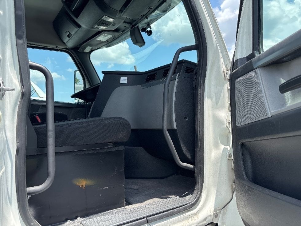 Day Cab Tractor-Heavy Duty Tractors-Freightliner-2020-T11664ST-Orlando-FL-415,328\n\t\tmiles-$ 49,000 - Image 12