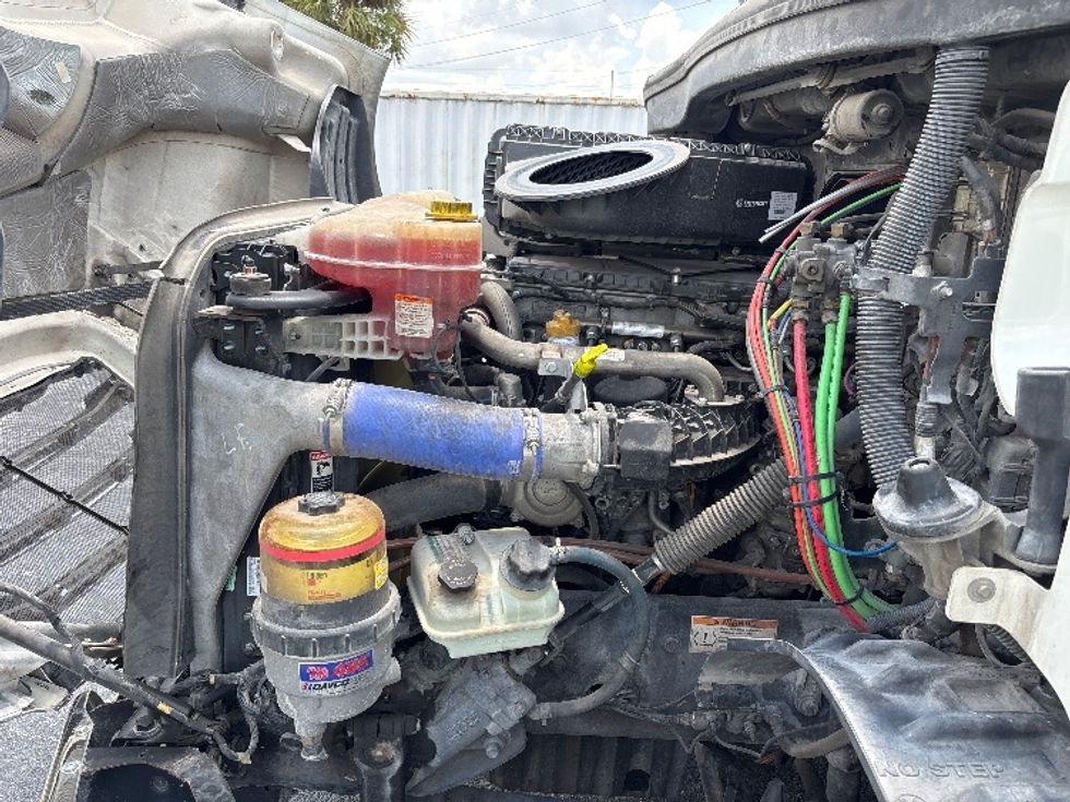 Day Cab Tractor-Heavy Duty Tractors-Freightliner-2020-T11664ST-Orlando-FL-415,328\n\t\tmiles-$ 49,000 - Image 15