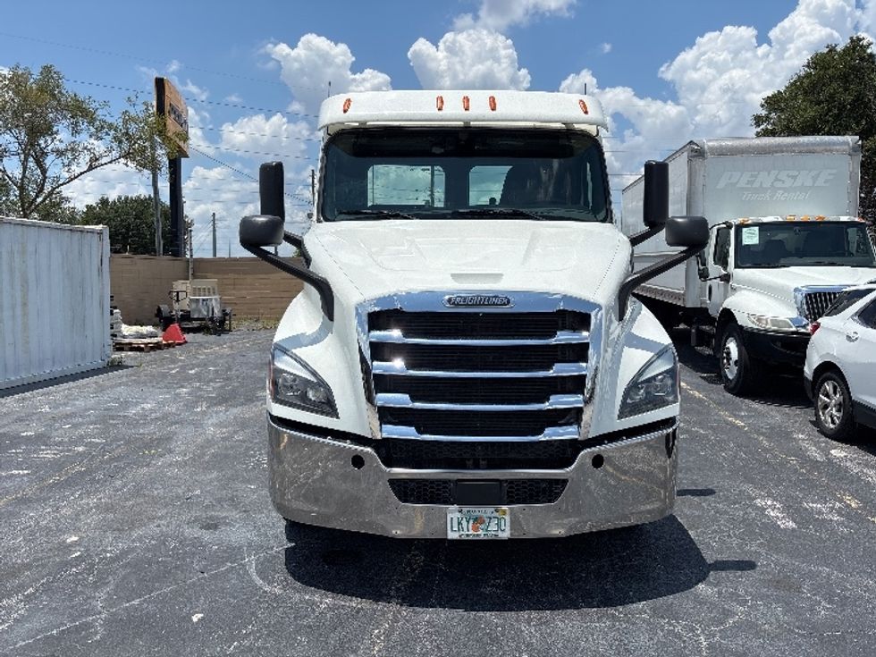 Day Cab Tractor-Heavy Duty Tractors-Freightliner-2020-T11664ST-Orlando-FL-415,328\n\t\tmiles-$ 49,000 - Image 2