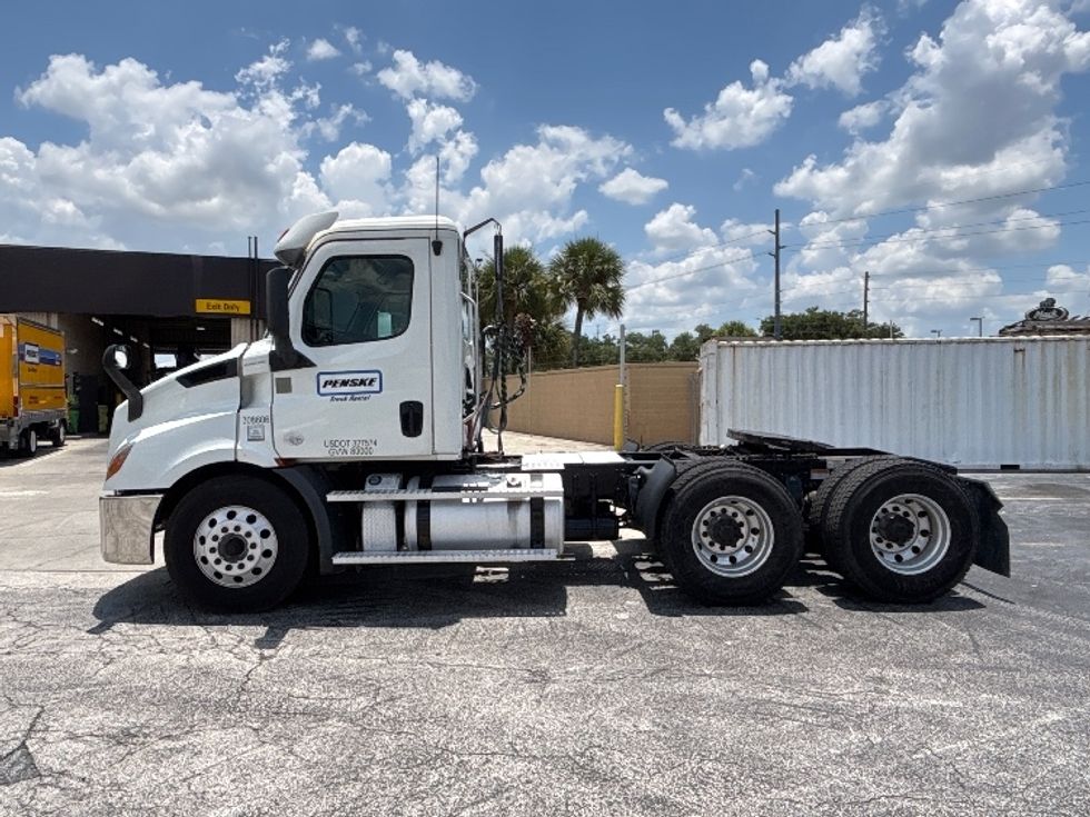 Day Cab Tractor-Heavy Duty Tractors-Freightliner-2020-T11664ST-Orlando-FL-415,328\n\t\tmiles-$ 49,000 - Image 4