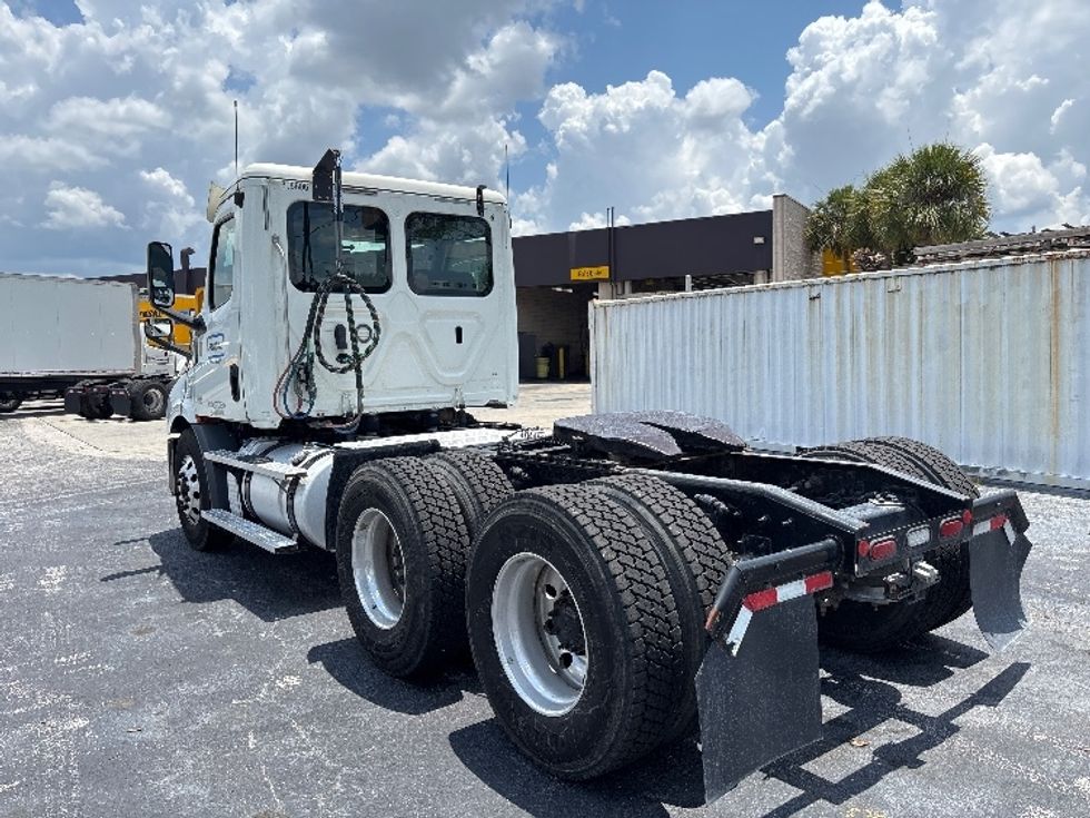 Day Cab Tractor-Heavy Duty Tractors-Freightliner-2020-T11664ST-Orlando-FL-415,328\n\t\tmiles-$ 49,000 - Image 5
