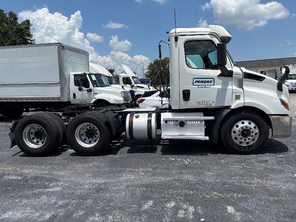 Day Cab Tractor-Heavy Duty Tractors-Freightliner-2020-T11664ST-Orlando-FL-415,328\n\t\tmiles-$ 49,000 - Image 8