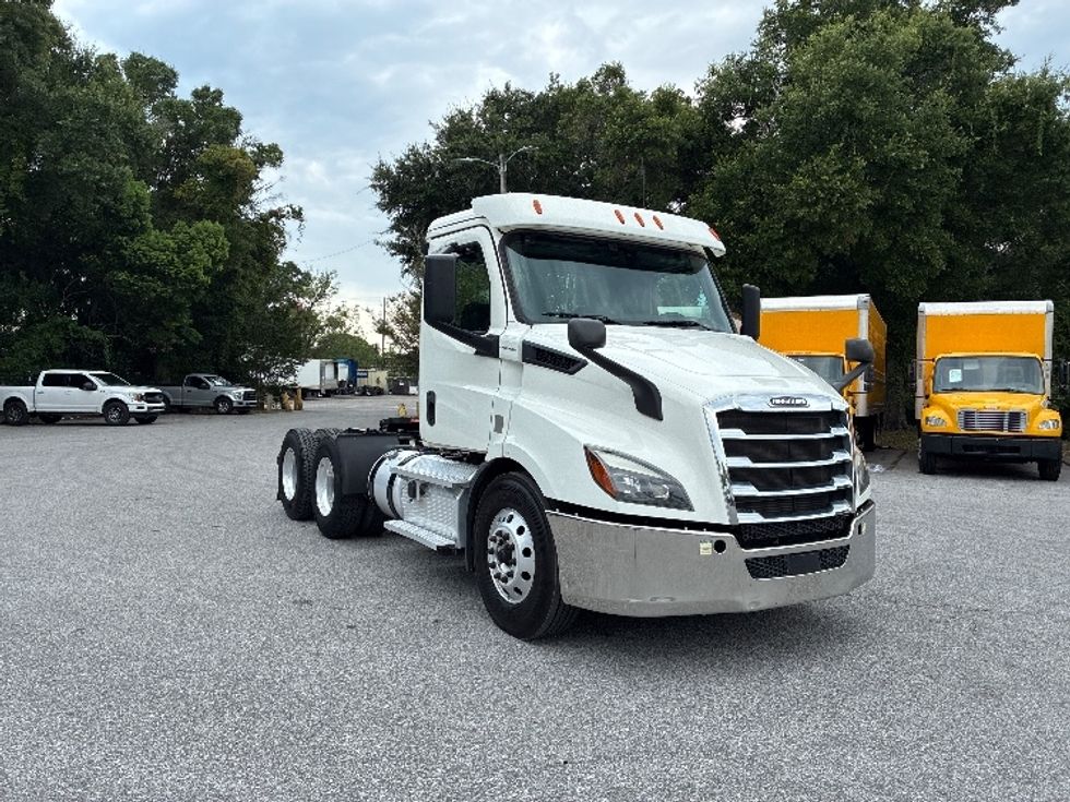 Day Cab Tractor-Heavy Duty Tractors-Freightliner-2020-T11664ST-Pensacola-FL-322,699\n\t\tmiles-$ 58,000 - Image 1
