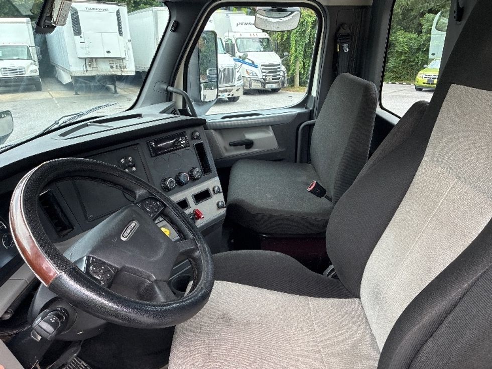 Day Cab Tractor-Heavy Duty Tractors-Freightliner-2020-T11664ST-Pensacola-FL-322,699\n\t\tmiles-$ 58,000 - Image 10