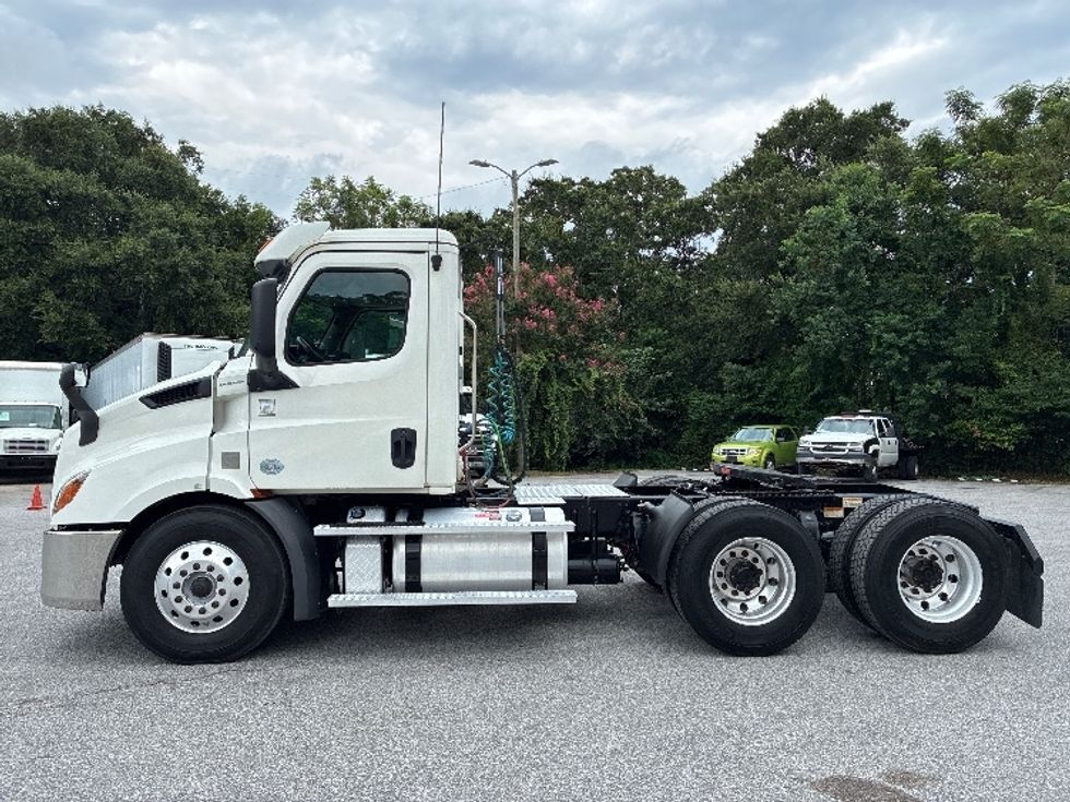 Day Cab Tractor-Heavy Duty Tractors-Freightliner-2020-T11664ST-Pensacola-FL-322,699\n\t\tmiles-$ 58,000 - Image 4