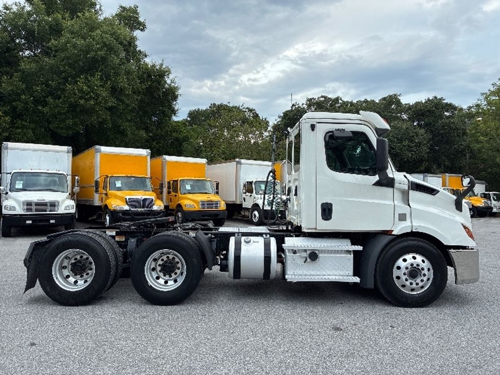 Day Cab Tractor-Heavy Duty Tractors-Freightliner-2020-T11664ST-Pensacola-FL-322,699\n\t\tmiles-$ 58,000 - Image 8