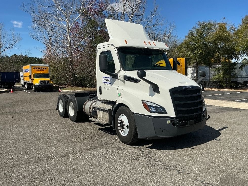 Day Cab Tractor-Heavy Duty Tractors-Freightliner-2020-T11664ST-Pensacola-FL-397,026\n\t\tmiles-$ 48,500 - Image 1