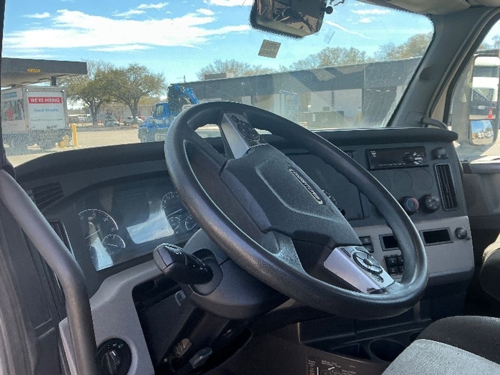 Day Cab Tractor-Heavy Duty Tractors-Freightliner-2020-T11664ST-Pensacola-FL-397,026\n\t\tmiles-$ 48,500 - Image 10