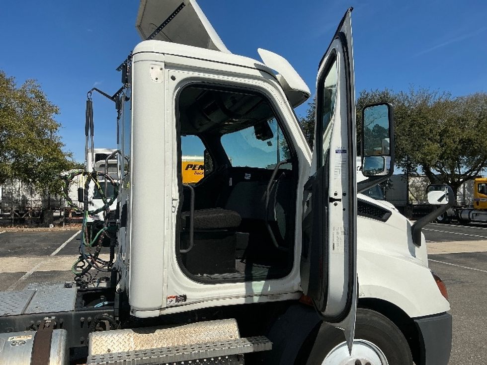 Day Cab Tractor-Heavy Duty Tractors-Freightliner-2020-T11664ST-Pensacola-FL-397,026\n\t\tmiles-$ 48,500 - Image 12