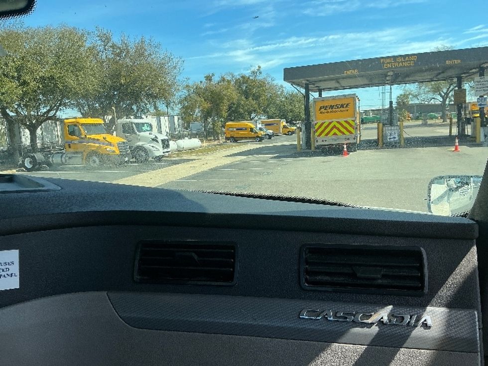 Day Cab Tractor-Heavy Duty Tractors-Freightliner-2020-T11664ST-Pensacola-FL-397,026\n\t\tmiles-$ 48,500 - Image 13
