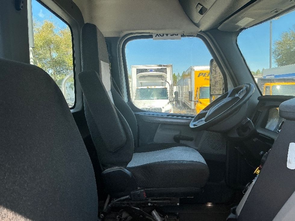 Day Cab Tractor-Heavy Duty Tractors-Freightliner-2020-T11664ST-Pensacola-FL-397,026\n\t\tmiles-$ 48,500 - Image 14