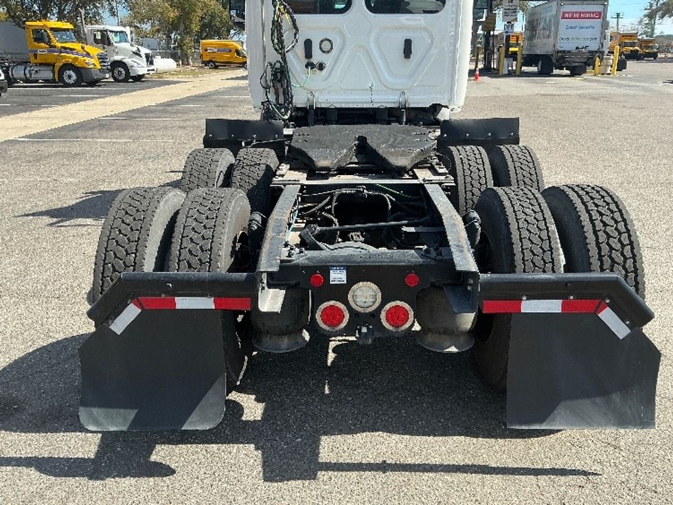 Day Cab Tractor-Heavy Duty Tractors-Freightliner-2020-T11664ST-Pensacola-FL-397,026\n\t\tmiles-$ 48,500 - Image 6