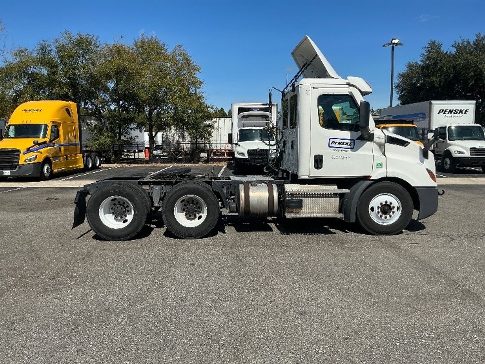 Day Cab Tractor-Heavy Duty Tractors-Freightliner-2020-T11664ST-Pensacola-FL-397,026\n\t\tmiles-$ 48,500 - Image 8