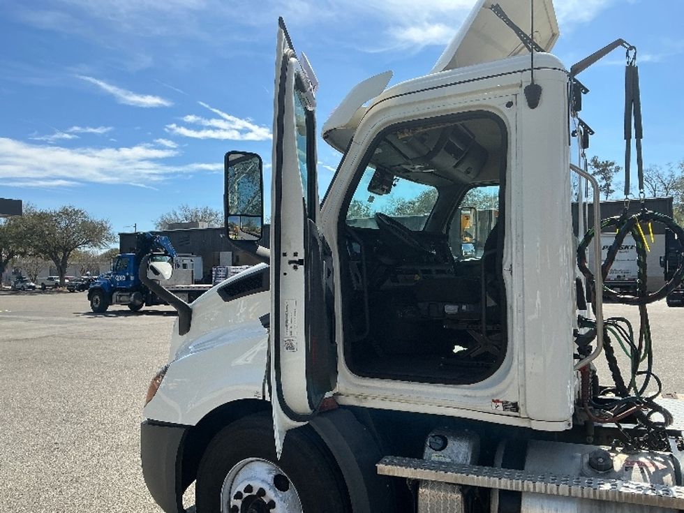 Day Cab Tractor-Heavy Duty Tractors-Freightliner-2020-T11664ST-Pensacola-FL-397,026\n\t\tmiles-$ 48,500 - Image 9