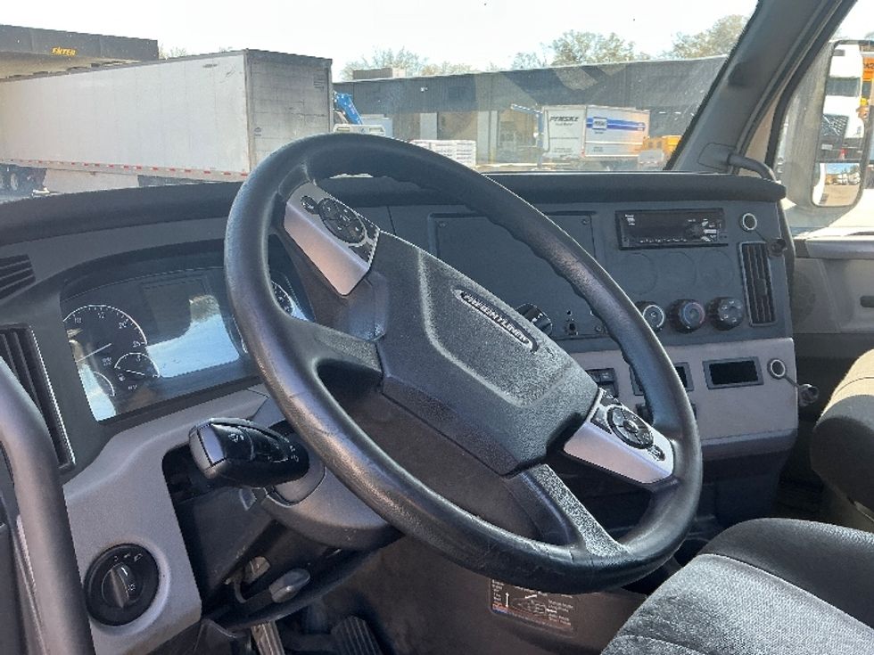 Day Cab Tractor-Heavy Duty Tractors-Freightliner-2020-T11664ST-Pensacola-FL-437,491\n\t\tmiles-$ 46,250 - Image 10
