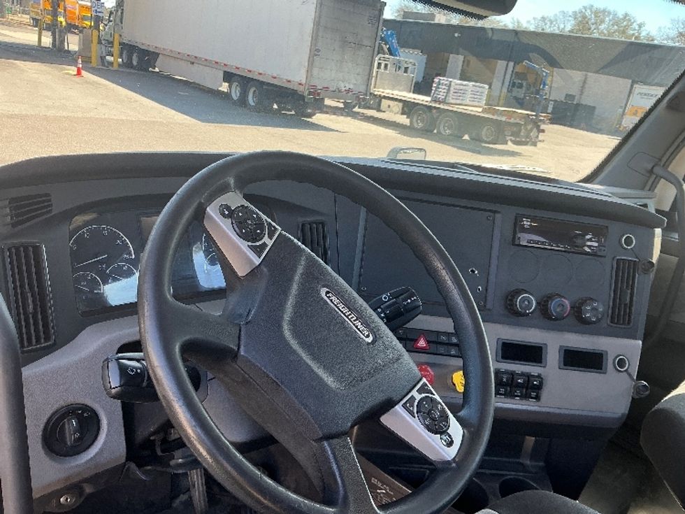 Day Cab Tractor-Heavy Duty Tractors-Freightliner-2020-T11664ST-Pensacola-FL-437,491\n\t\tmiles-$ 46,250 - Image 11