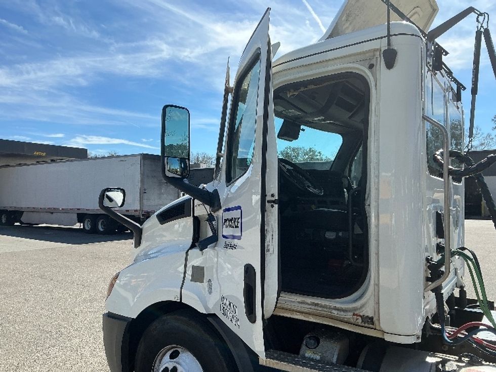 Day Cab Tractor-Heavy Duty Tractors-Freightliner-2020-T11664ST-Pensacola-FL-437,491\n\t\tmiles-$ 46,250 - Image 9
