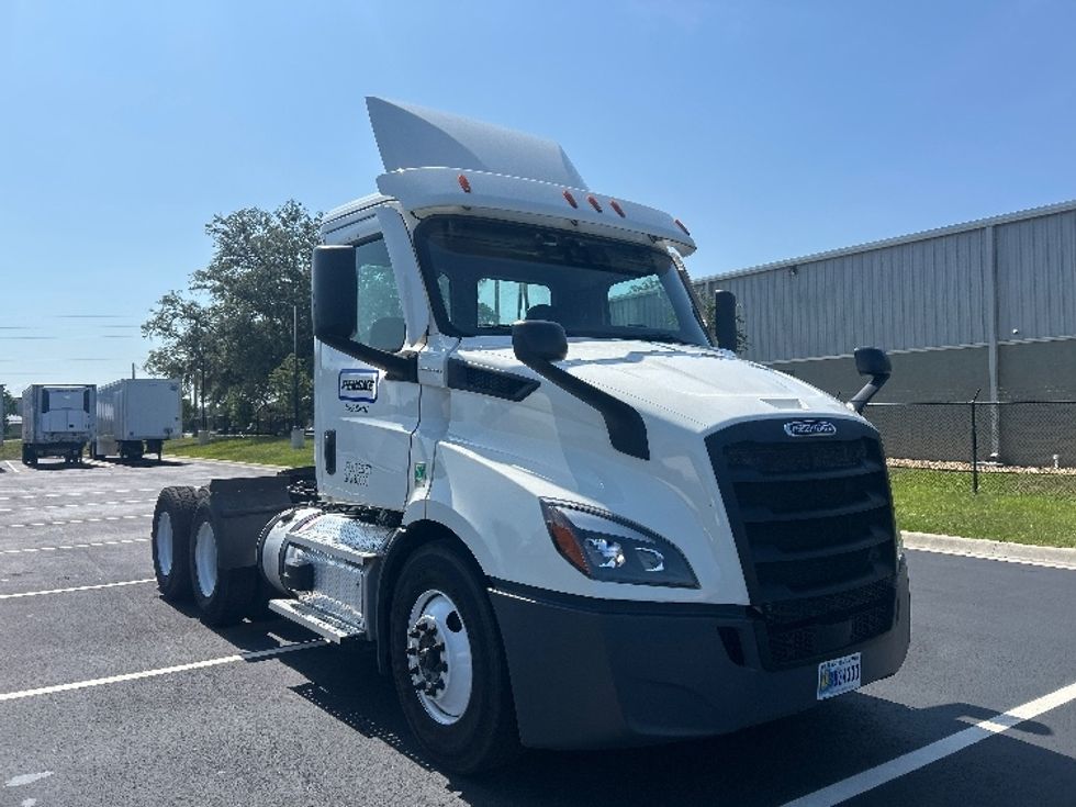 Day Cab Tractor-Heavy Duty Tractors-Freightliner-2020-T11664ST-Pensacola-FL-459,949\n\t\tmiles-$ 45,000 - Image 1