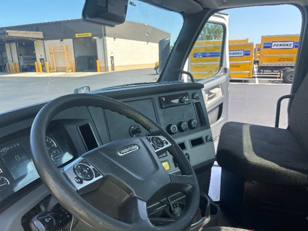 Day Cab Tractor-Heavy Duty Tractors-Freightliner-2020-T11664ST-Pensacola-FL-459,949\n\t\tmiles-$ 45,000 - Image 10