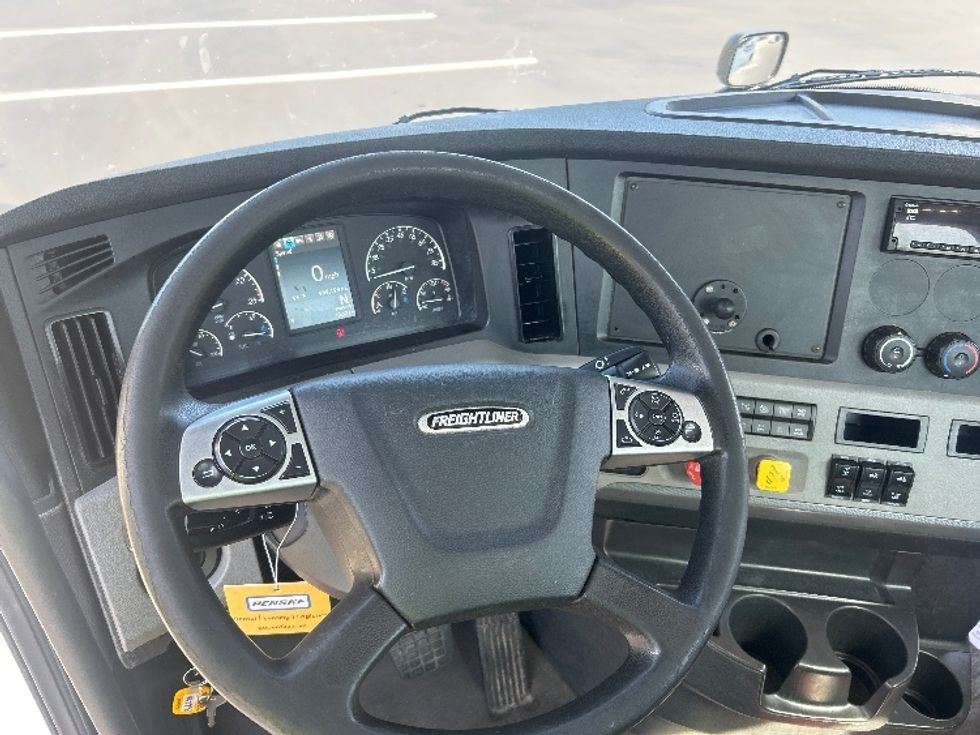 Day Cab Tractor-Heavy Duty Tractors-Freightliner-2020-T11664ST-Pensacola-FL-459,949\n\t\tmiles-$ 45,000 - Image 11